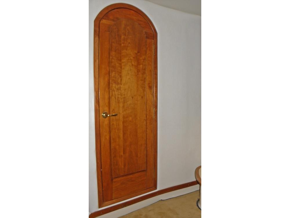 Saloon, Accommodation